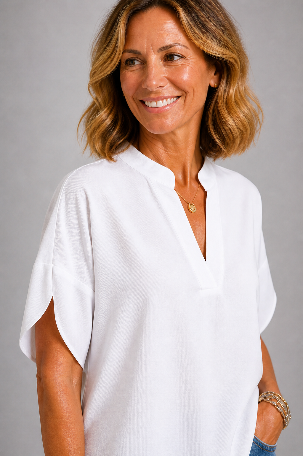 Stevie | White Notch-Neck Top