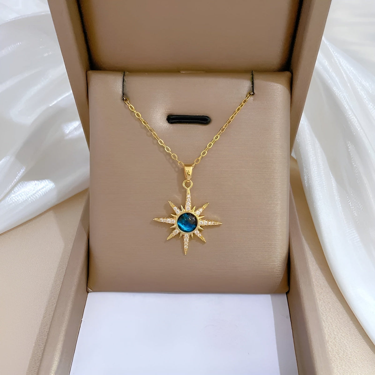 Stella | Star Pendant Necklace