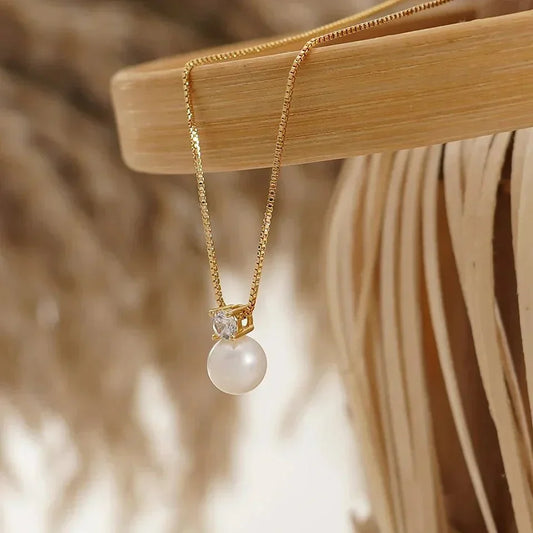 Madeleine | Pearl Pendant Necklace
