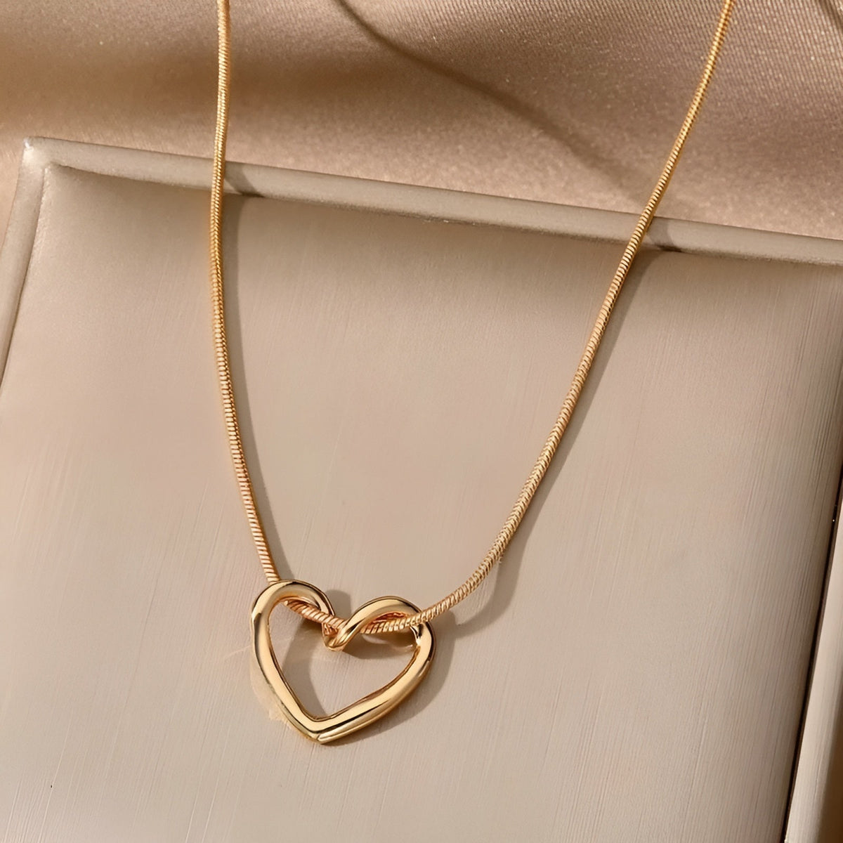 Amy | Open Heart Necklace